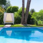 Astinian Puntizela Villa Pola