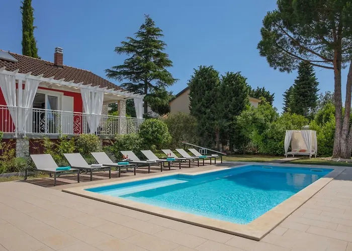 Astinian Puntizela Pola