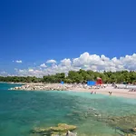 Astinian Puntizela * Pula