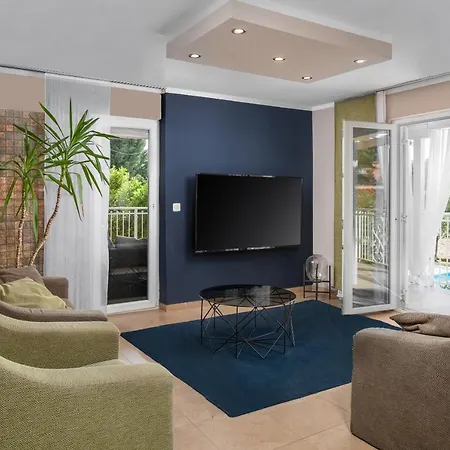 Astinian Puntizela *