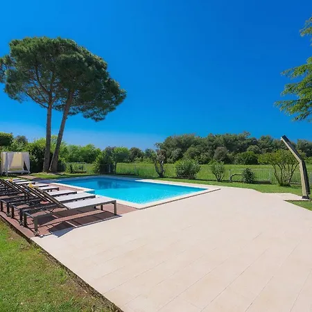 Astinian Puntizela Villa *