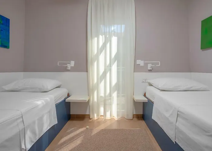 Astinian Puntizela * Pula