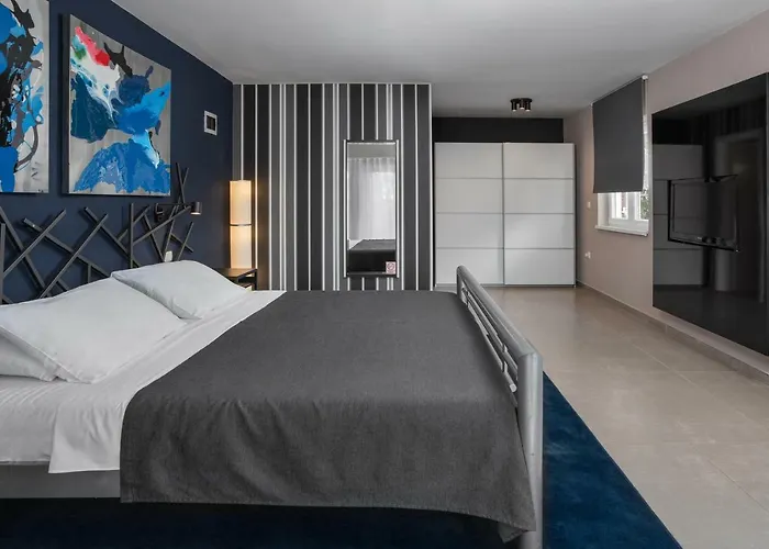 Astinian Puntizela * Пула